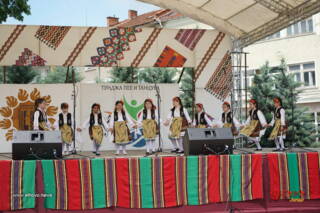 „Тунджа пее и танцува“ фолклорен фестивал 