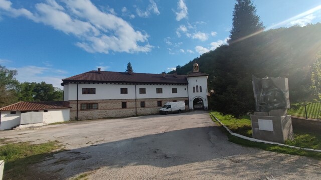 Устремски манастир "Света Троица"