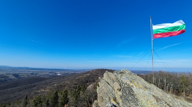 Вино и долмени в Сакар
